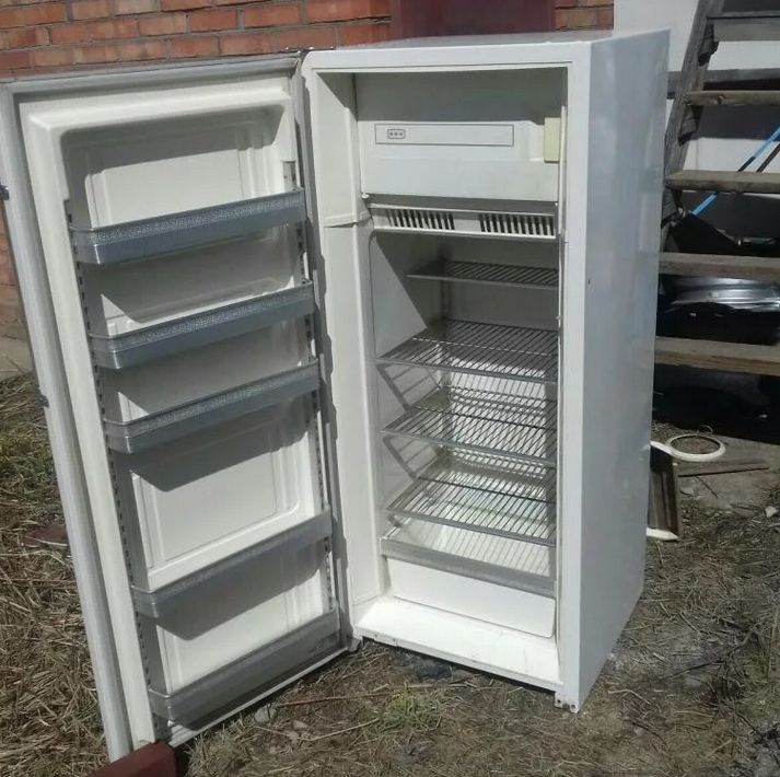 Холодильник ЗИЛ-64 на ремонте